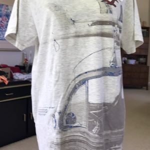 Hollister grey t shirt.